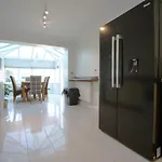 Western Court House By N And N Stays, 4 Bedroom House In With Private Parking, Great Location For Contractors, Corporate And Families Visiting The Area, Long Term Welcomed *