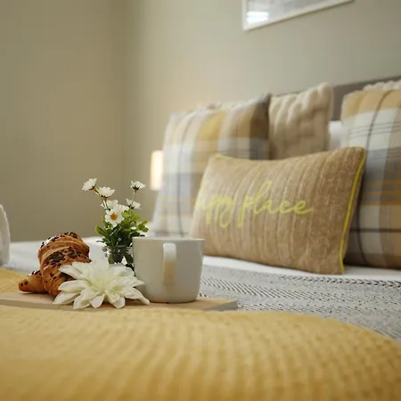 Western Court By N And N Stays, Spacious 4 Bedroom House In With Private Parking, Great Location For Contractors, Corporate And Families Visiting The Area, Long Term Welcomed Casa vacanze