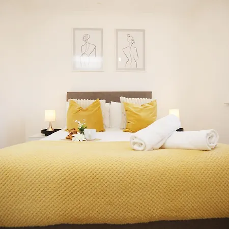 Western Court By N And N Stays, Spacious 4 Bedroom House In With Private Parking, Great Location For Contractors, Corporate And Families Visiting The Area, Long Term Welcomed Casa vacanze Bristol