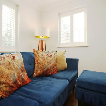 Western Court By N And N Stays, Spacious 4 Bedroom House In With Private Parking, Great Location For Contractors, Corporate And Families Visiting The Area, Long Term Welcomed Casa vacanze Bristol