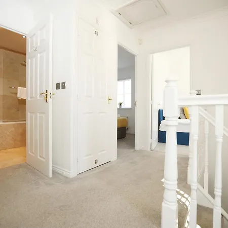 Casa vacanze Western Court By N And N Stays, Spacious 4 Bedroom House In With Private Parking, Great Location For Contractors, Corporate And Families Visiting The Area, Long Term Welcomed Bristol