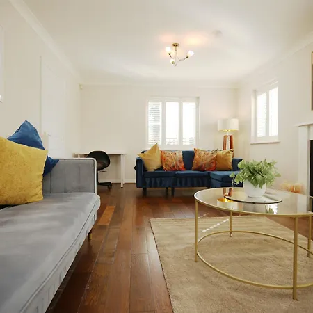Western Court By N And N Stays, Spacious 4 Bedroom House In With Private Parking, Great Location For Contractors, Corporate And Families Visiting The Area, Long Term Welcomed Casa vacanze