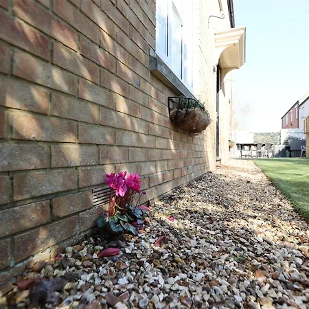Casa vacanze Western Court By N And N Stays, Spacious 4 Bedroom House In With Private Parking, Great Location For Contractors, Corporate And Families Visiting The Area, Long Term Welcomed Bristol