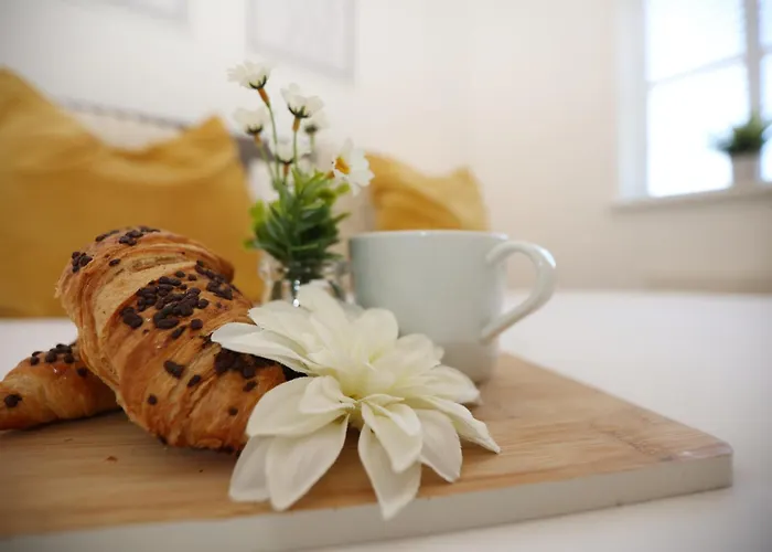 Western Court By N And N Stays, 4 Bedroom House In With Private Parking, Great Location For Contractors, Corporate And Families Visiting The Area, Long Term Welcomed Holiday home *