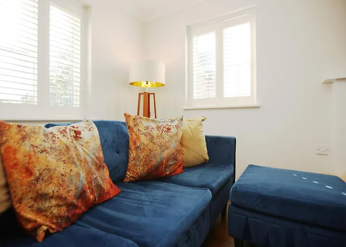 Western Court By N And N Stays, 4 Bedroom House In With Private Parking, Great Location For Contractors, Corporate And Families Visiting The Area, Long Term Welcomed Nyaraló Bristol