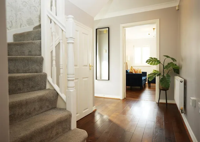 Holiday home Western Court By N And N Stays, 4 Bedroom House In With Private Parking, Great Location For Contractors, Corporate And Families Visiting The Area, Long Term Welcomed Bristol