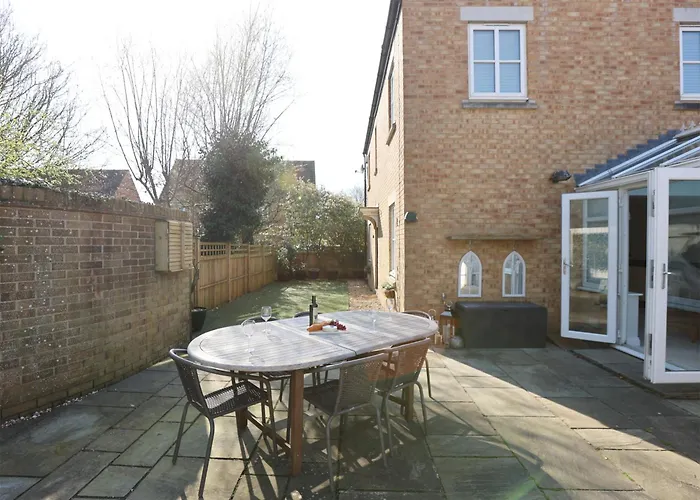 Western Court By N And N Stays, 4 Bedroom House In With Private Parking, Great Location For Contractors, Corporate And Families Visiting The Area, Long Term Welcomed *