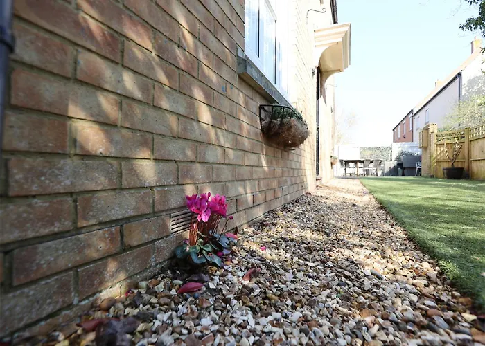 Nyaraló Western Court By N And N Stays, 4 Bedroom House In With Private Parking, Great Location For Contractors, Corporate And Families Visiting The Area, Long Term Welcomed Bristol