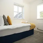Western Court By N And N Stays, 4 Bedroom House In With Private Parking, Great Location For Contractors, Corporate And Families Visiting The Area, Long Term Welcomed Casa de Férias *