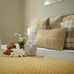 Western Court By N And N Stays, 4 Bedroom House In With Private Parking, Great Location For Contractors, Corporate And Families Visiting The Area, Long Term Welcomed Casa de Férias