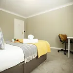 بيت للعطل Western Court By N And N Stays, 4 Bedroom House In With Private Parking, Great Location For Contractors, Corporate And Families Visiting The Area, Long Term Welcomed