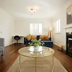 Western Court By N And N Stays, 4 Bedroom House In With Private Parking, Great Location For Contractors, Corporate And Families Visiting The Area, Long Term Welcomed * Bristol