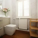 Western Court By N And N Stays, 4 Bedroom House In With Private Parking, Great Location For Contractors, Corporate And Families Visiting The Area, Long Term Welcomed * بريستول