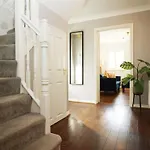 بيت للعطل Western Court By N And N Stays, 4 Bedroom House In With Private Parking, Great Location For Contractors, Corporate And Families Visiting The Area, Long Term Welcomed بريستول