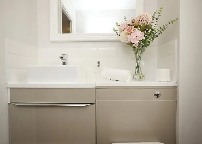 Western Court House By N And N Stays, 4 Bedroom House In With Private Parking, Great Location For Contractors, Corporate And Families Visiting The Area, Long Term Welcomed Casa vacanze Bristol