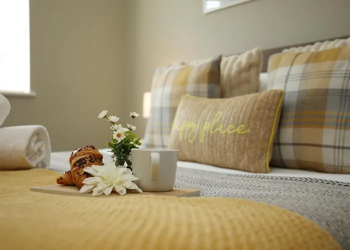 Western Court House By N And N Stays, 4 Bedroom House In With Private Parking, Great Location For Contractors, Corporate And Families Visiting The Area, Long Term Welcomed Casa vacanze