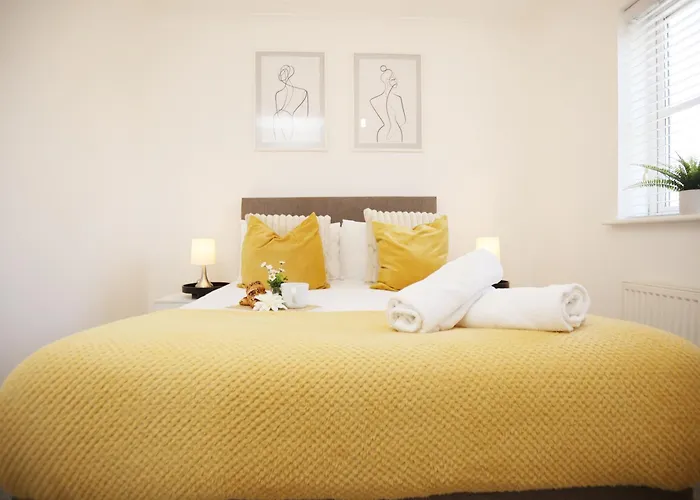 Western Court House By N And N Stays, 4 Bedroom House In With Private Parking, Great Location For Contractors, Corporate And Families Visiting The Area, Long Term Welcomed Casa vacanze Bristol