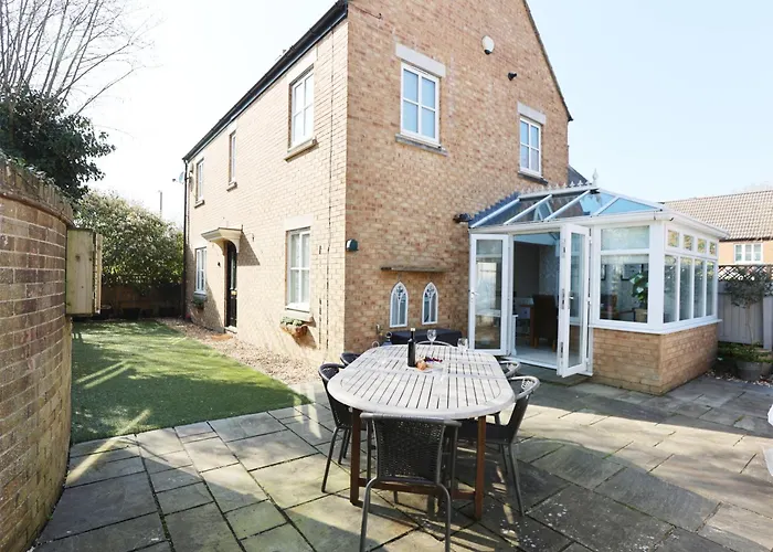 Western Court House By N And N Stays, 4 Bedroom House In With Private Parking, Great Location For Contractors, Corporate And Families Visiting The Area, Long Term Welcomed Casa vacanze