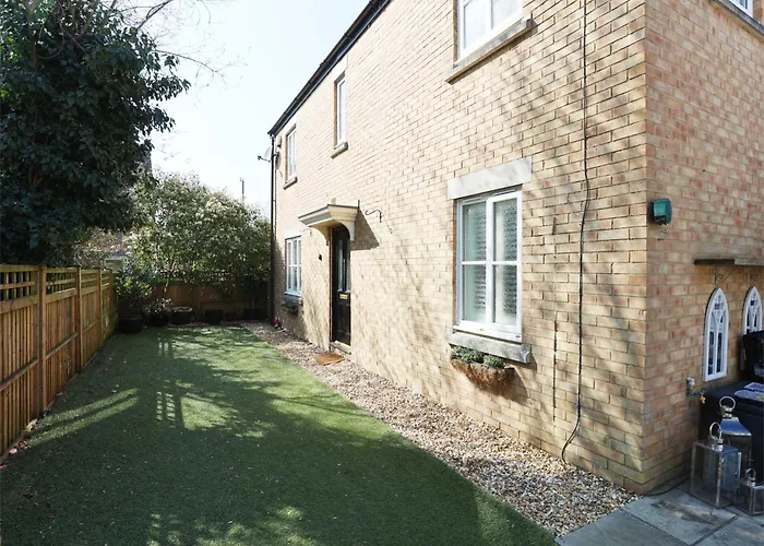 Western Court House By N And N Stays, 4 Bedroom House In With Private Parking, Great Location For Contractors, Corporate And Families Visiting The Area, Long Term Welcomed * Bristol